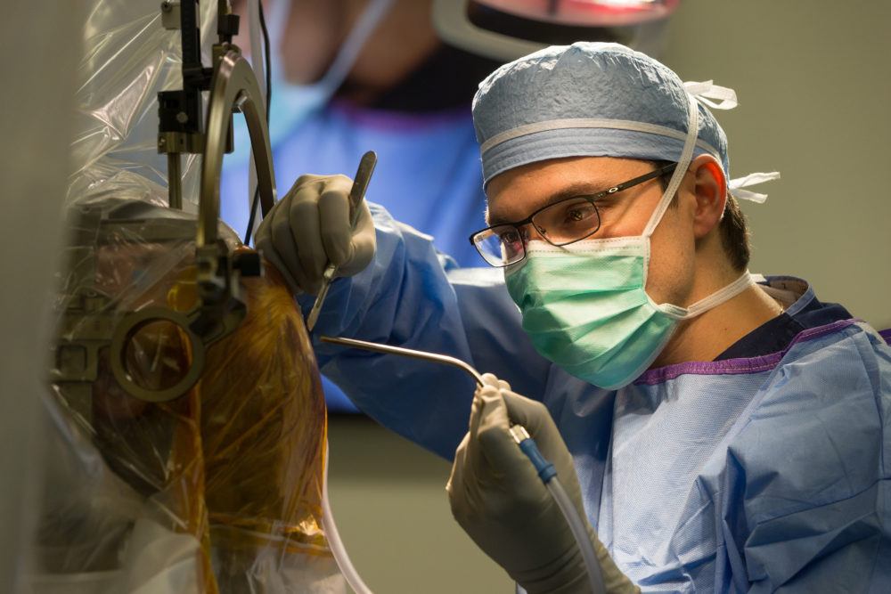 Arnau Benet, MD performing surgery