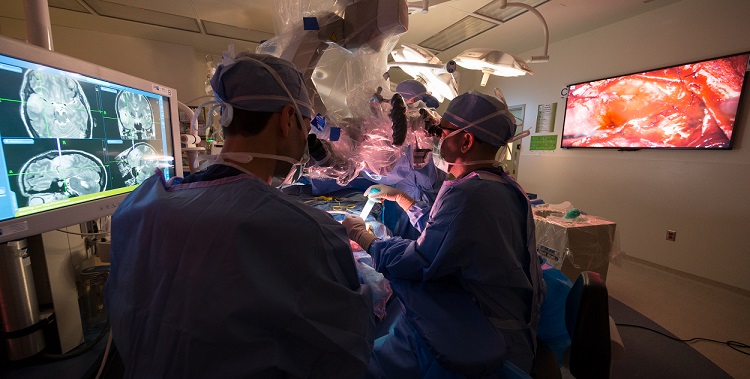 nader sanai performing brain tumor surgery in the operating room