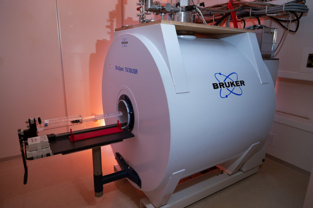 This high-field magnetic resonance imaging (MRI) system has a 30-cm bore with a 200-mm gradient set (20 G/m) and a high-power 116-mm gradient insert (60 G/m). We have multiple acquisition coils to suit a variety of applications (brain, body, etc.) along with 31P and 13C coils for multinuclear spectroscopy.