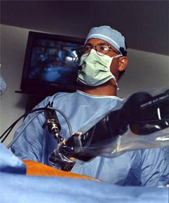 Dr. Curtis Dickman Pioneers Thoracoscopic Spinal Surgery