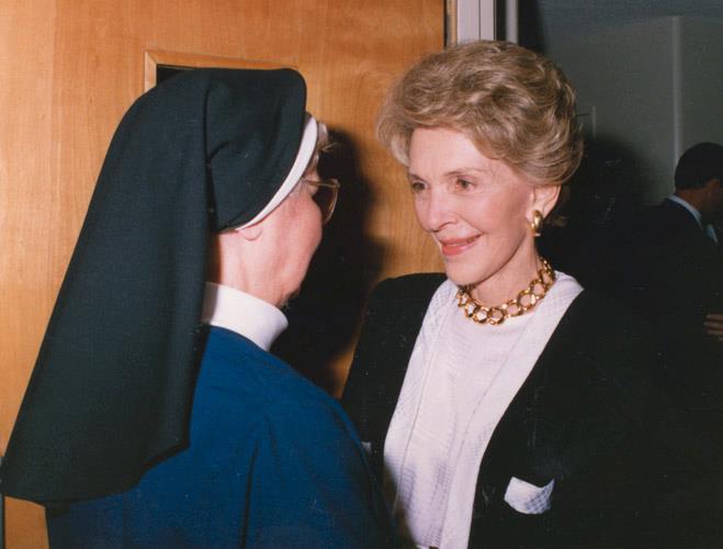 First Lady Nancy Reagan dedicates the Dr. Loyal and Edith Davis Neurological Research Laboratory