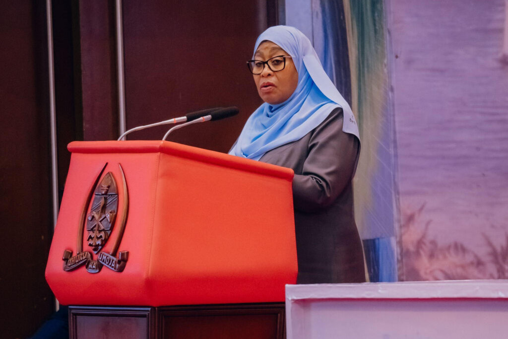 Tanzania president addresses audience at WFNS/ISGNS Conference.