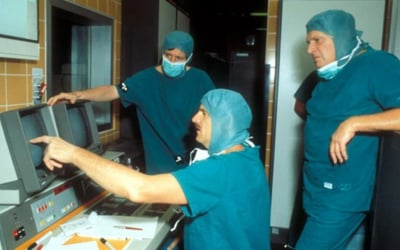 Doctors at Barrow analyzing results from computer