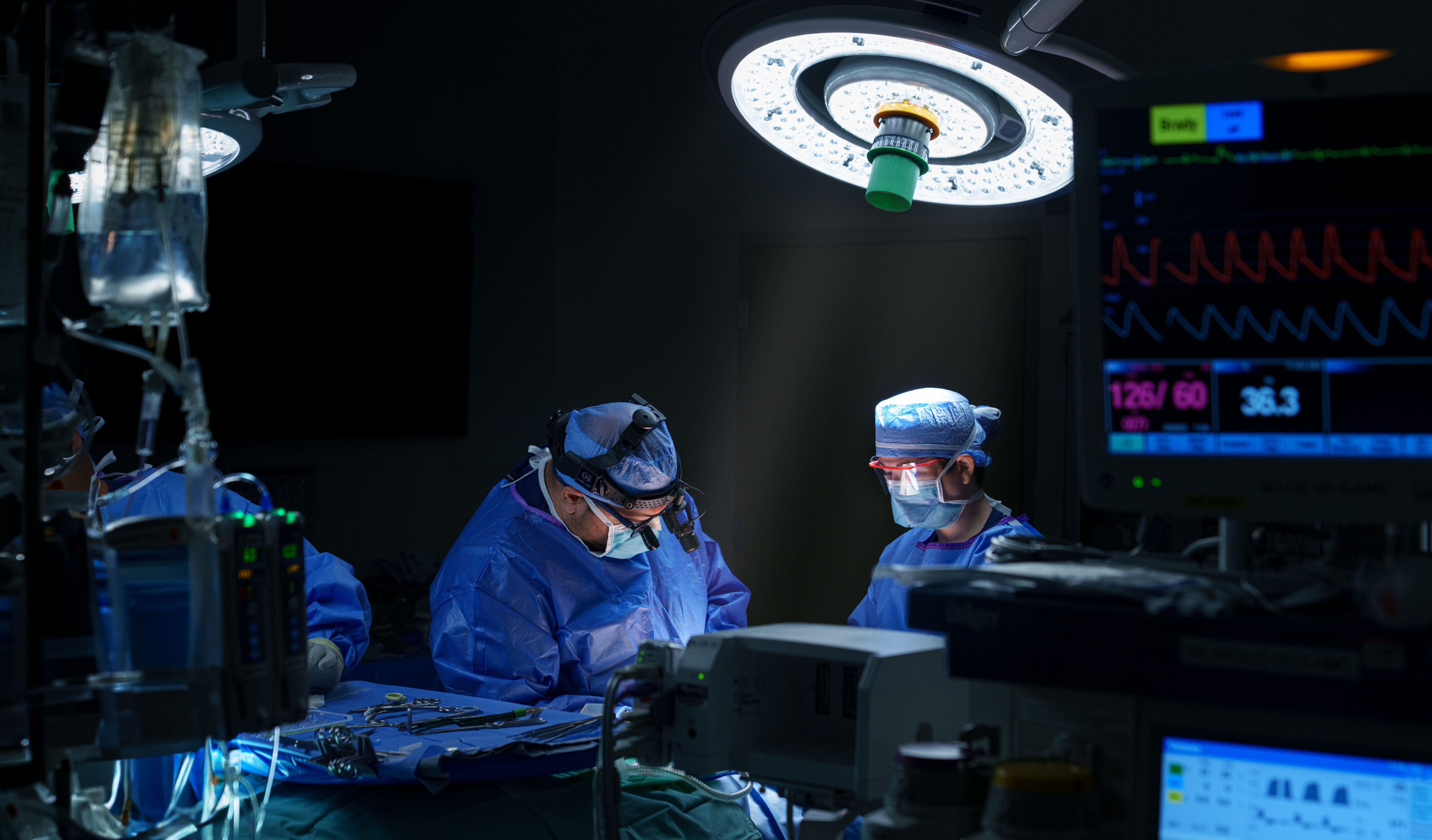 Dr. Jategaonkar and Dr. Xie in the operating room