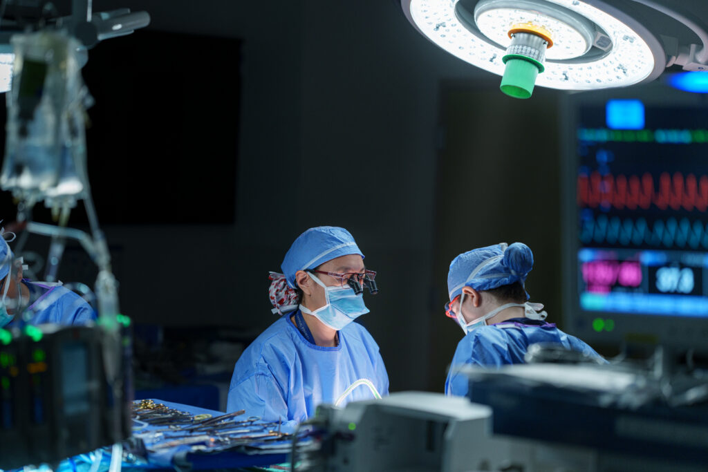 Dr. Jategaonkar and Dr. Xie in the operating room