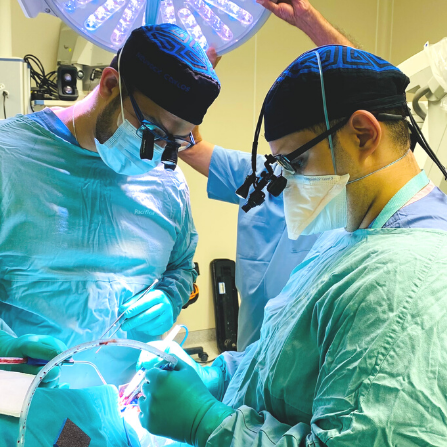 Photo of neurosurgeons in an operating room in Panama