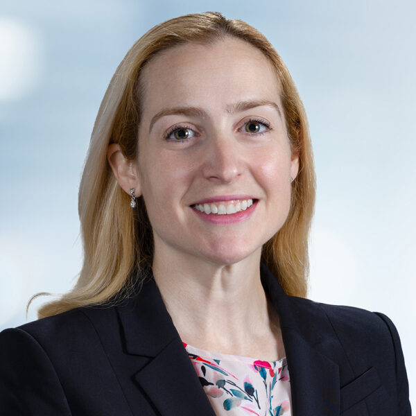 Portrait of Phoenix Spine Surgeon Laura Snyder, MD, FAANS