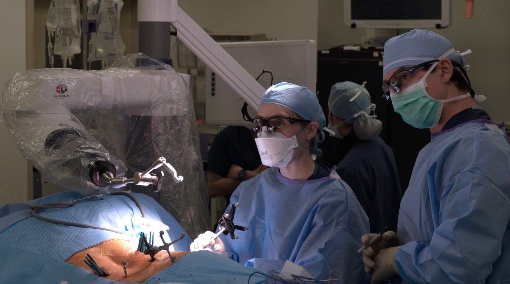 dr. laura snyder performing robotic spine surgery at Barrow neurological institute