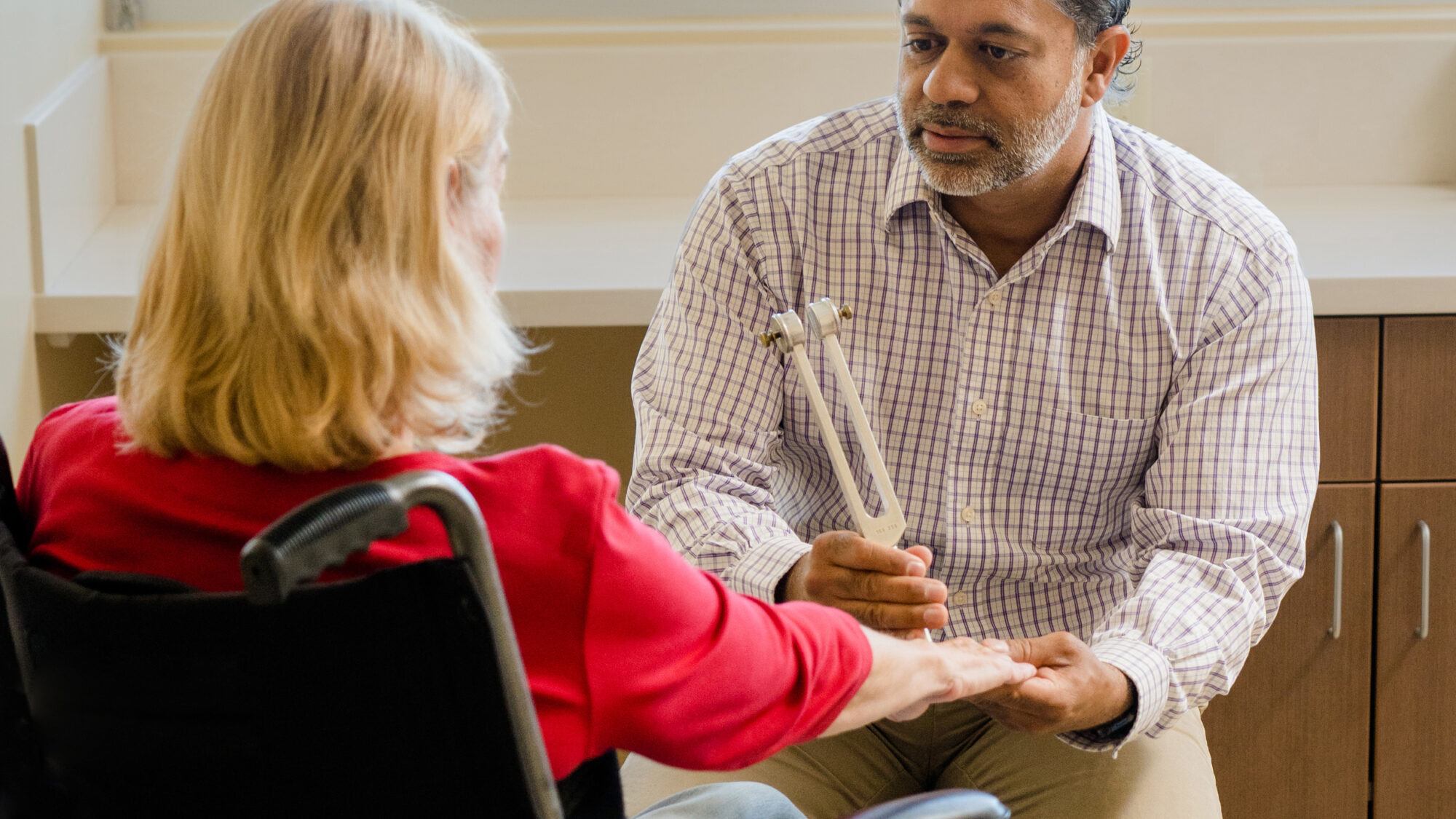 barrow neurologist doctor shafeeq ladha examines a patient with amyotrophic lateral sclerosis