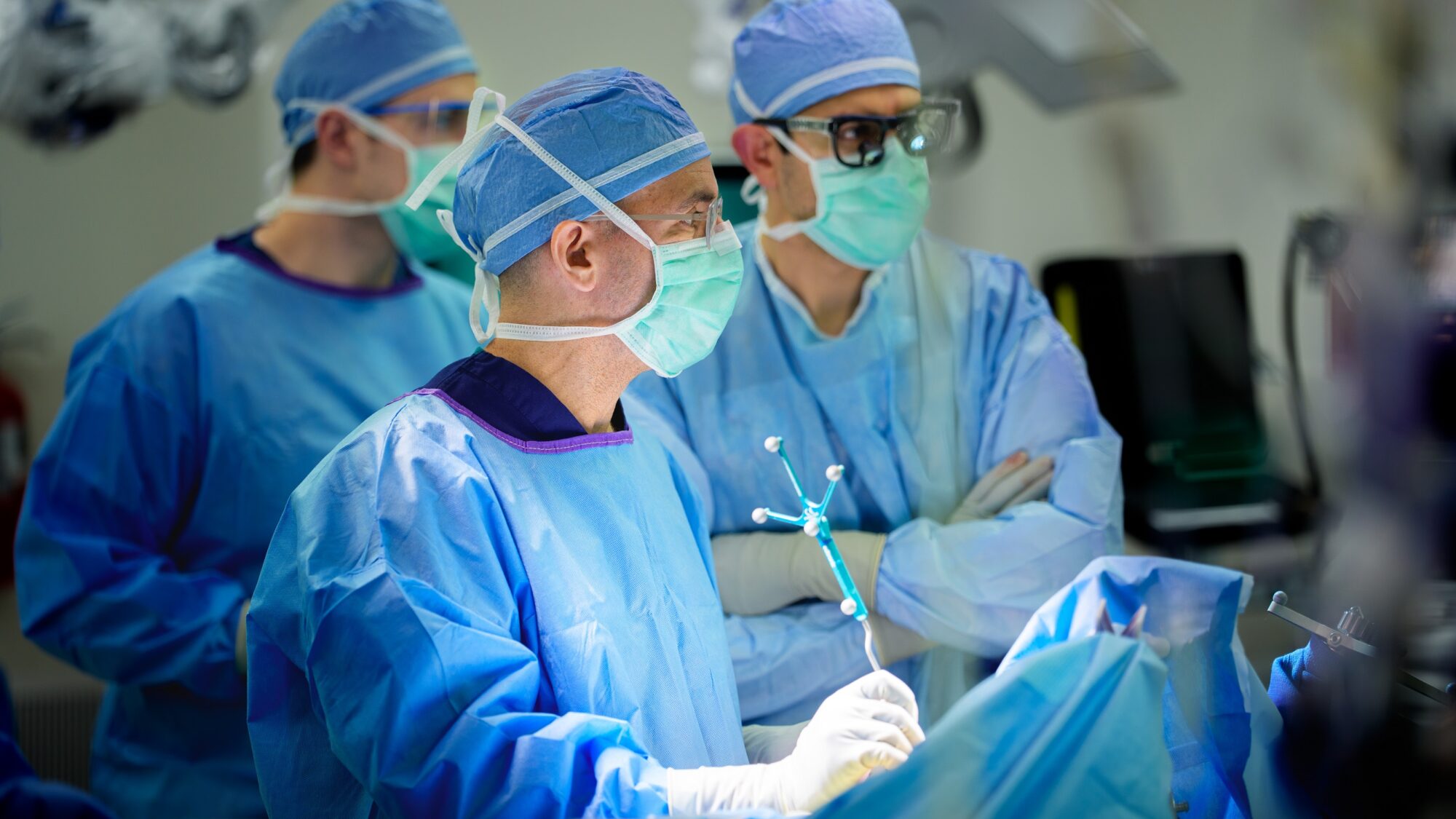 nader sanai uses neuronavigation to remove a brain tumor in an operating room.