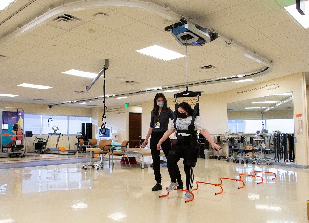 a parkinson's disease patient receiving physical therapy on